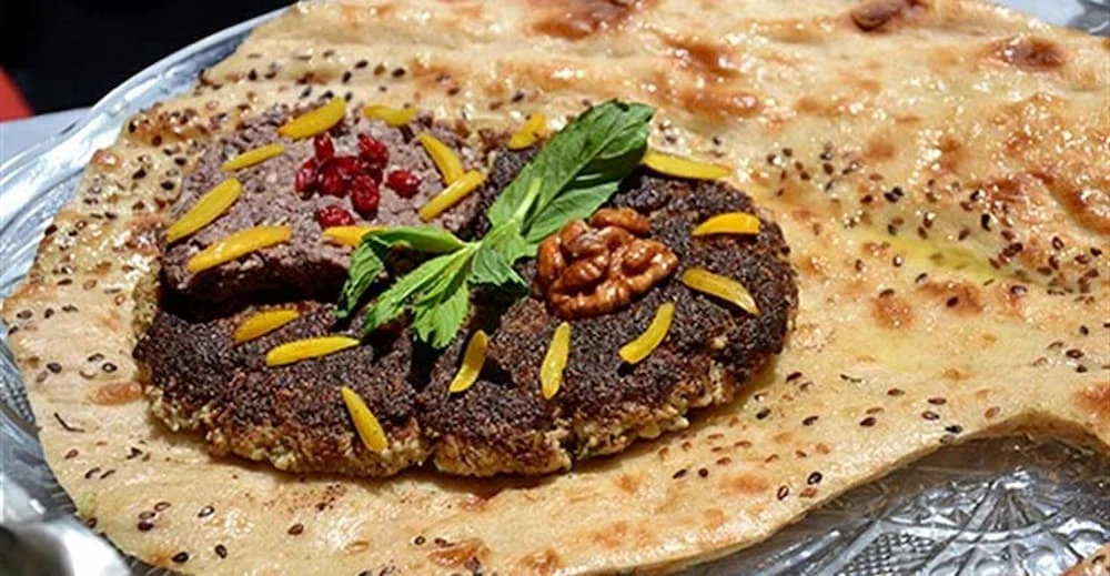 مزایای همکاری با اینفلوئنسرهای محلی برای تبلیغات غذا