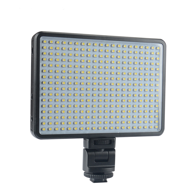 بررسی نور ثابت ال ای دی Professional LED Video Light 320i