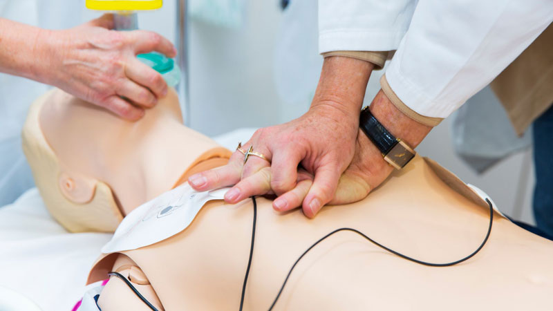 تجهیزات پزشکی احیای قلبی با دستگاه الکتروشوک