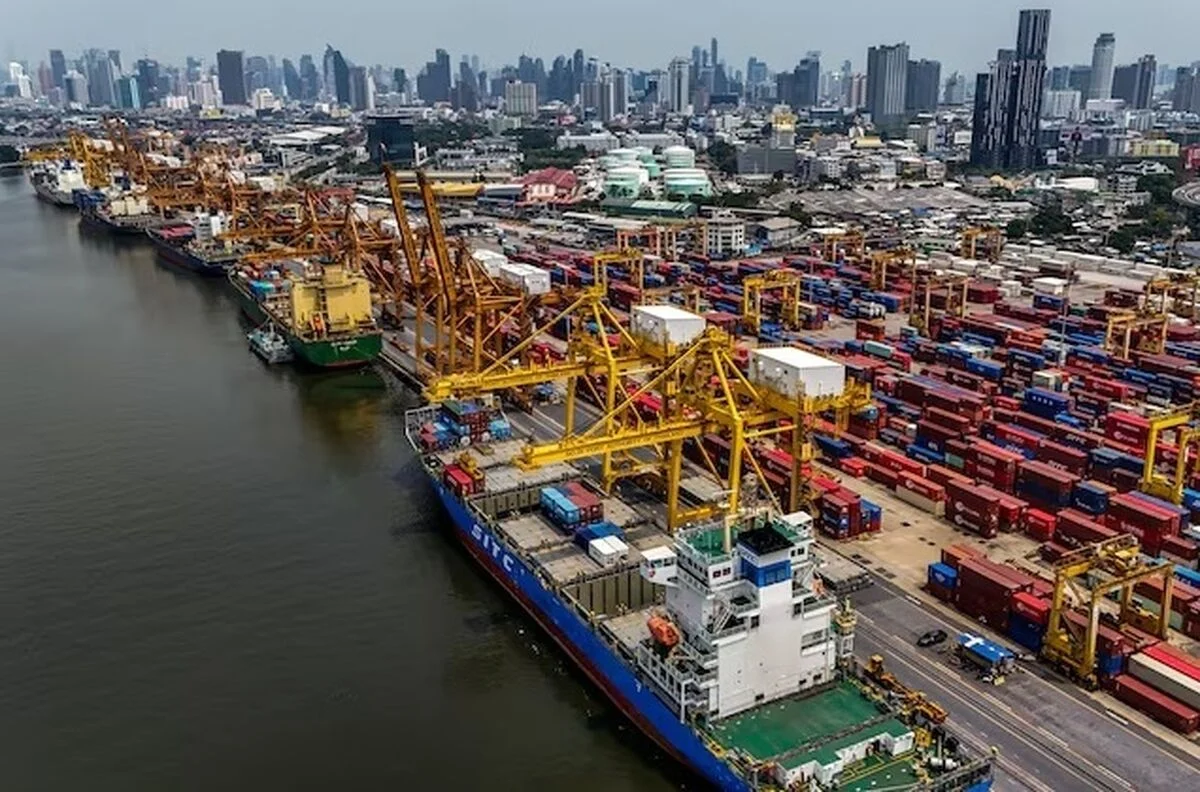 پشت صحنه یک سفر دریایی کالا؛ از بارگیری تا تخلیه