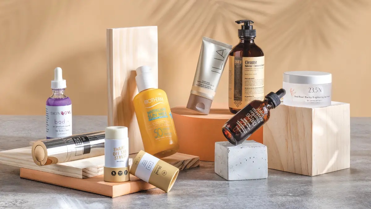 خرید لوازم آرایشی از داروخانه؛ خوبه یا نه؟