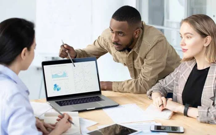 انگلیس | گل بررسی بهترین کتابهای صوتی انگلیسی در حوزه مدیریت و کسبوک
